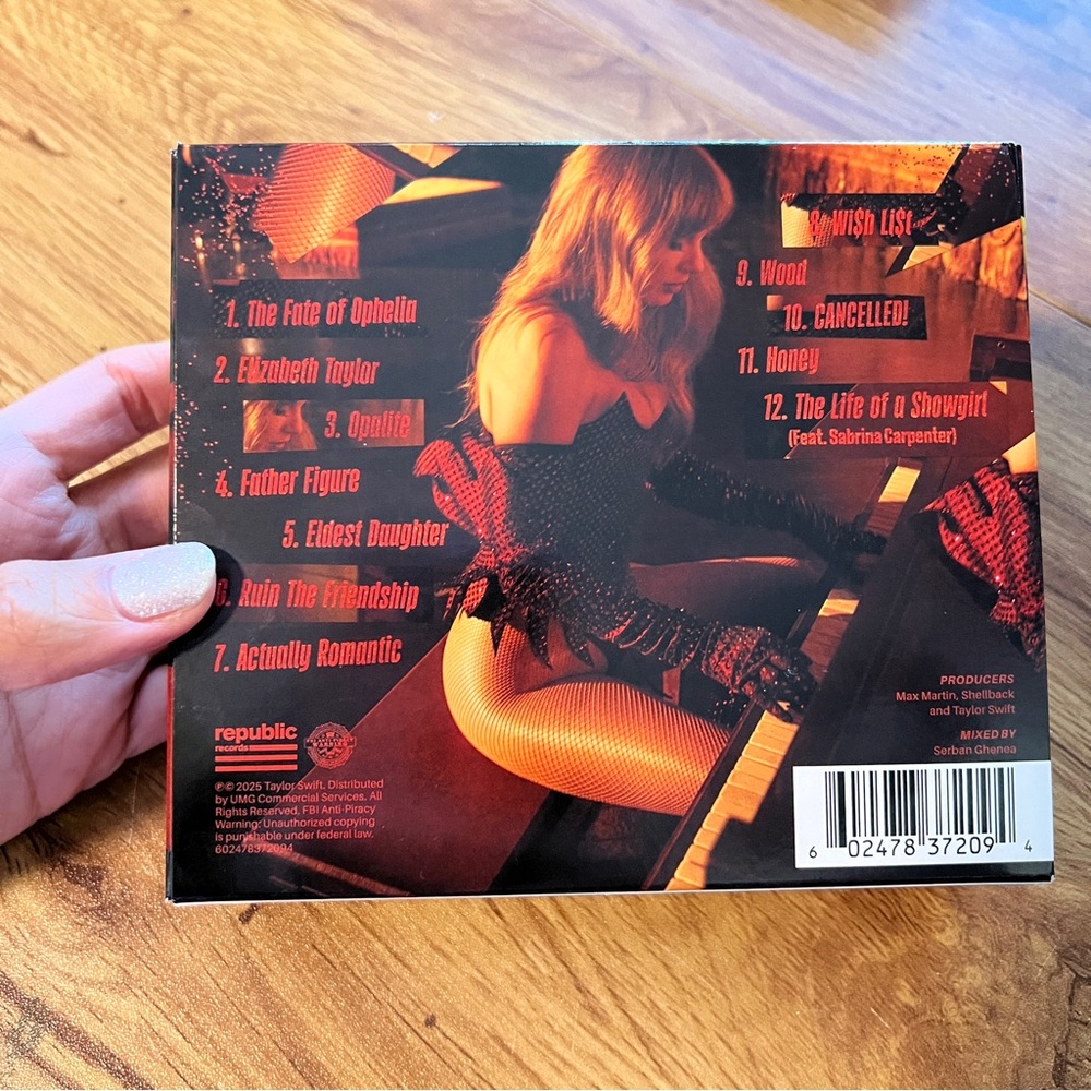 THE LIFE OF A SHOWGIRL: IT'S FRIGHTENING EDITION LIMITED RELEASE DELUXE CD - Picture 9 of 10